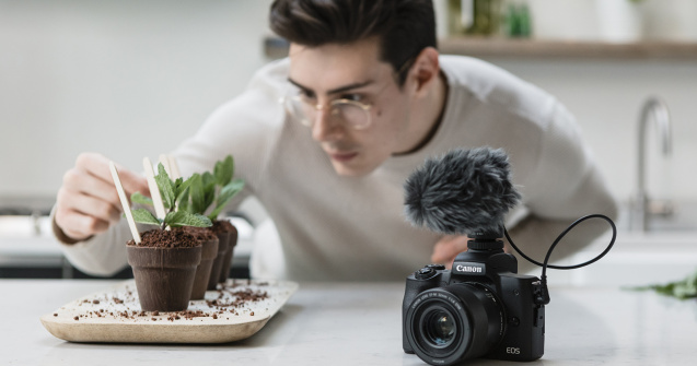 Canon lansează EOS M50 Mark II pentru susținerea creşterii continue de conţinut pentru social media