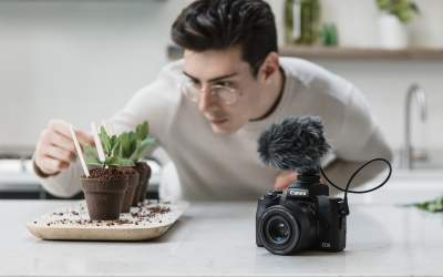 Canon lansează EOS M50 Mark...