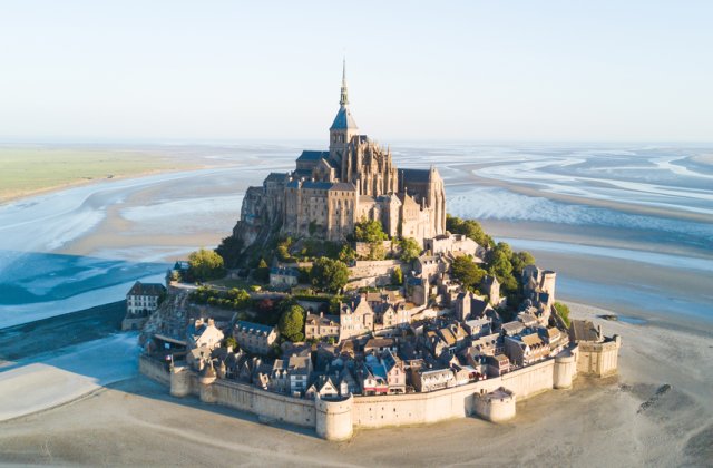 Patru tineri au escaladat acoperişul abaţiei Mont-Saint-Michel