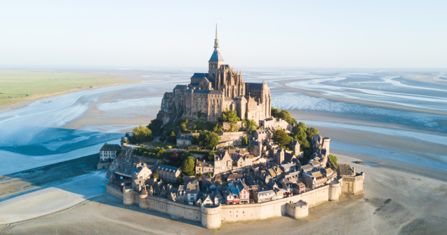 Patru tineri au escaladat acoperişul abaţiei Mont-Saint-Michel