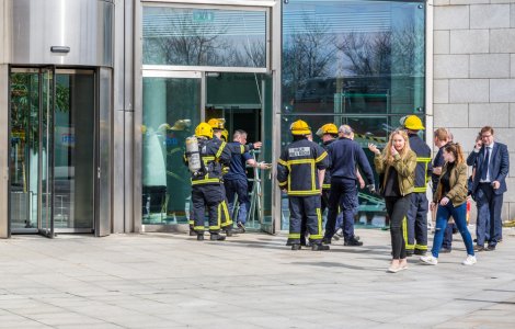 Alertă la un magazin Metro! Mai multe persoane au fost evacuate de urgență