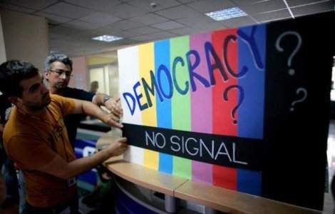 Televiziunea publica din Grecia si-a reluat emisia