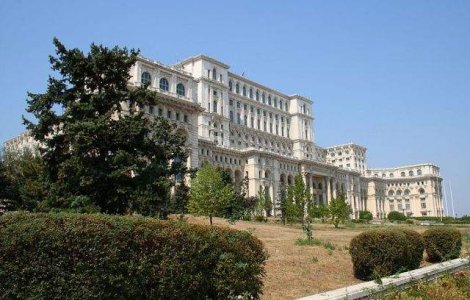 Parlamentarii petrec ultima noapte la hotel pe tariful de 8.000 lei lunar