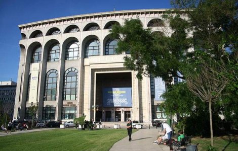 Cine merge la teatru in Bucuresti