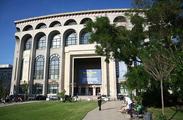 Cine merge la teatru in Bucuresti