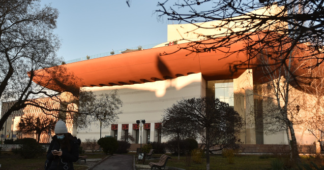 Teatrul Naţional din București își suspendă activitatea timp de 14 zile