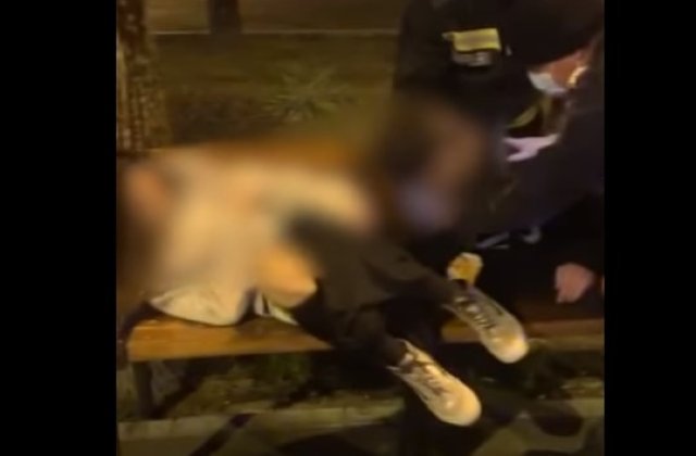 Doi tineri găsiţi îngheţaţi pe o bancă din Capitală. „Păreau că dorm"