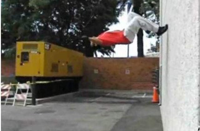 [VIDEO] Aung Zaw Oo sfideaza legile fizicii