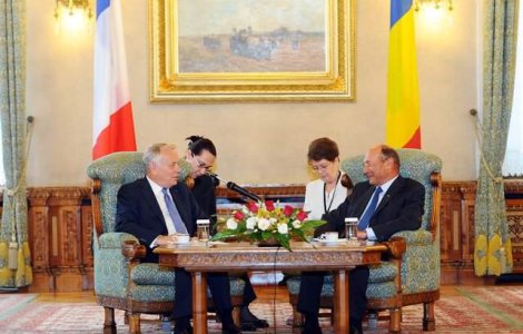 Basescu, premierului Frantei: Problema minoritatii rome, urgenta pentru Romania