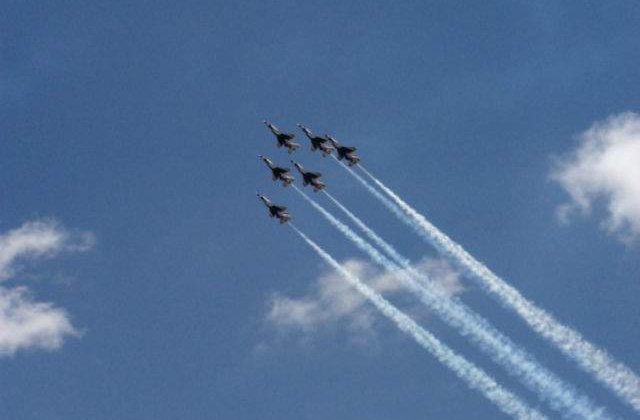 Mii de persoane au asistat la un spectacol aviatic in Mangalia