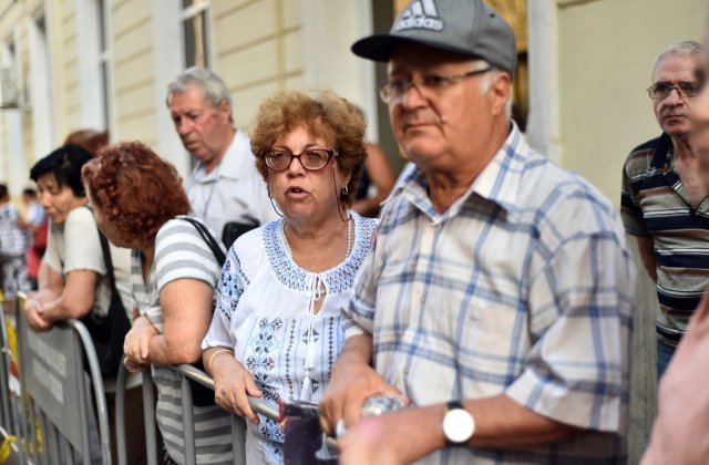 Proiect: Angajații ajunși la v&acirc;rsta de pensionare pot continua să lucreze p&acirc;nă la 70 de ani