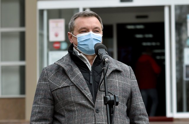 Ministrul Cercetării s-a alăturat campaniei „Vinerea Verde”. Teleman a venit spre serviciu cu autobuzul