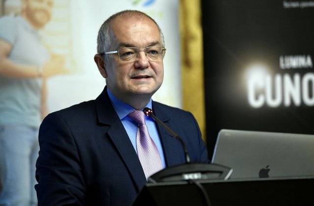 Emil Boc, vaccinat cu serul AstraZeneca: &bdquo;Chiar cu ăla m-am vaccinat&rdquo;