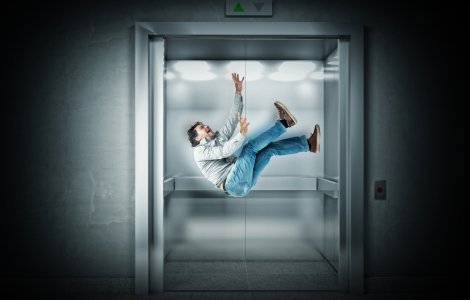  Top  Situații extreme: 4 sfaturi pentru a supraviețui într-un lift în cădere