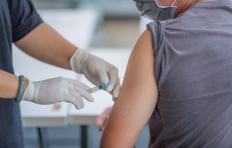 Deces provocat de o substanță necunoscută, la scurt timp după rapelul vaccinului Moderna