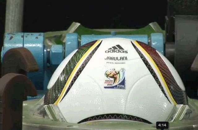 [VIDEO] Cum se fabrica mingile FIFA World Cup 2010?