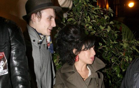 Amy Winehouse, inselata de Blake