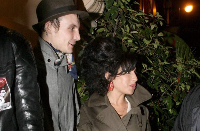 Amy Winehouse, inselata de Blake