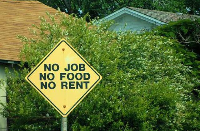 Zeci de mii de angajati din sectorul privat ar putea fi disponibilizati in februarie