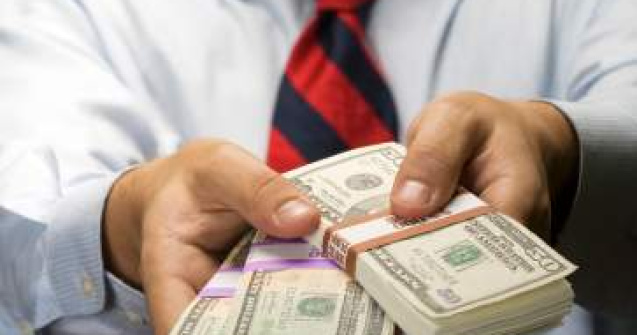 Angajat roman, caut job in strainatate: Ce salarii gasim in alte tari