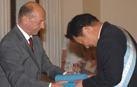 Basescu a pastrat trei din cele 90 de cadouri primite in 2009