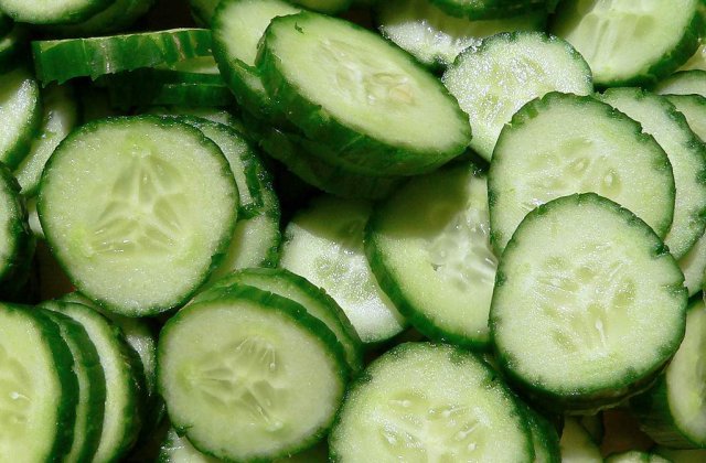 Producatorii romani retrag castravetii de pe piata: Sunt prea ieftini!