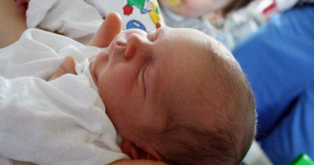 Intarzierea taierii cordonului ombilical, benefica pentru bebelus