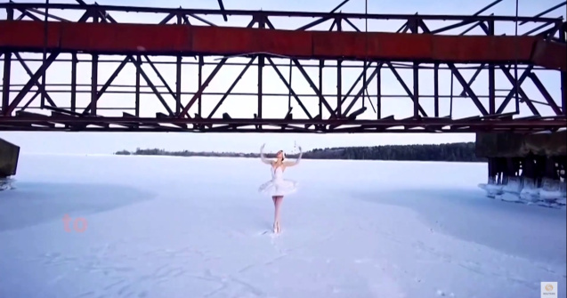 VIDEO: O balerină din Rusia a interpretat „Lacul Lebedelor” pe gheaţă