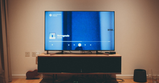 Care brand-uri produc televizoare smart ieftine?