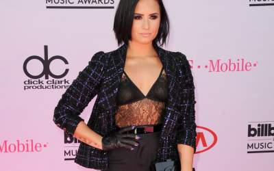 VIDEO: Demi Lovato,...