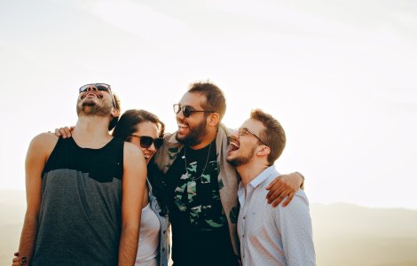  Top  Zâmbește cât mai mult: 5 efecte benefice ale râsului