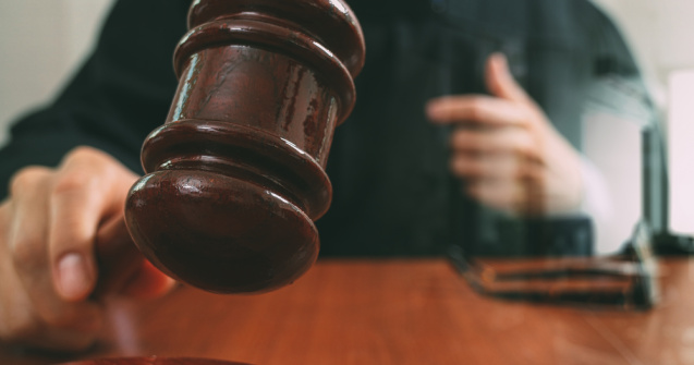 Un avocat a dat în judecată Guvernul pentru extinderea restricției de circulație