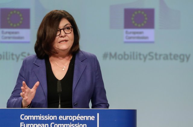 Adina Vălean, despre certificatul de vaccinare: „Nu va fi o condiție esențială pentru călătorie”