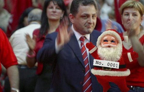 Vanghelie primeste informatii secrete de la Mos Craciun