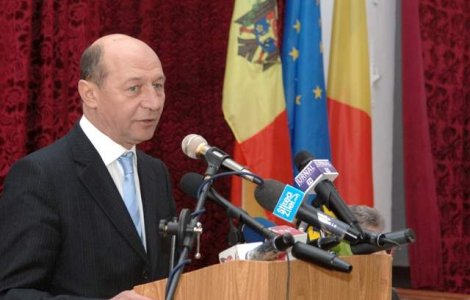 Basescu, intampinat la Chisinau cu manifestatii pro si contra unirii