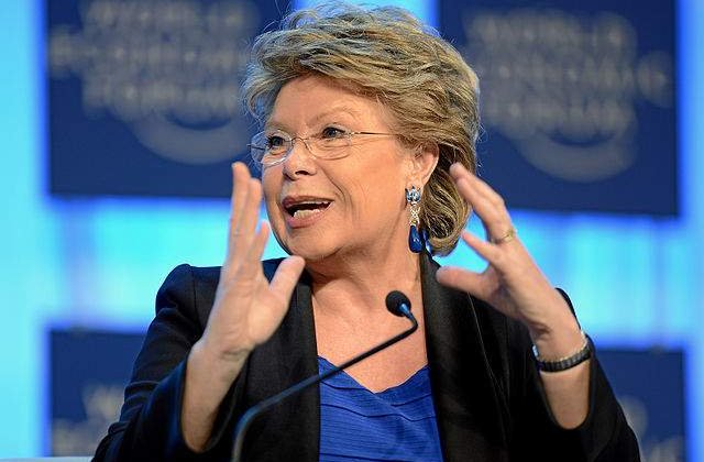 Reding: Troica CE-BCE-FMI ar trebui desfiintata