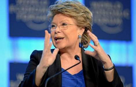 Reding: Troica CE-BCE-FMI ar trebui desfiintata