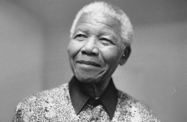 Mandela implineste 95 de ani in spital