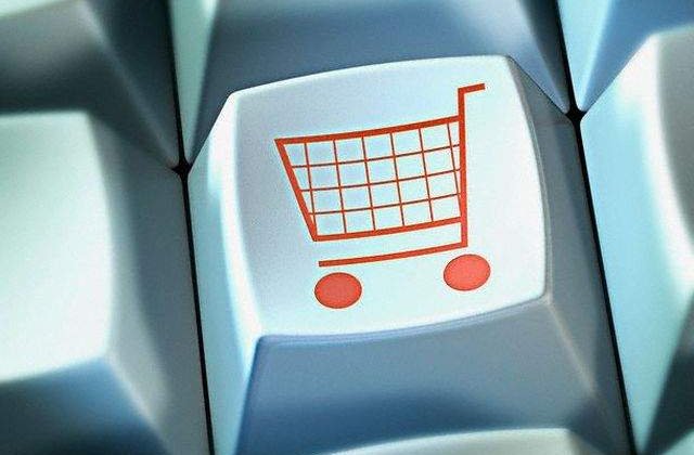 Un sfert dintre romanii cu acces la internet isi fac cumparaturile online