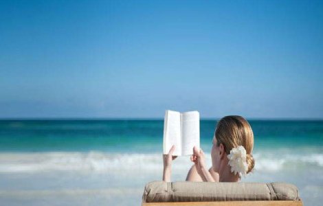 Prima biblioteca pe plaja din Europa, amenajata in Bulgaria