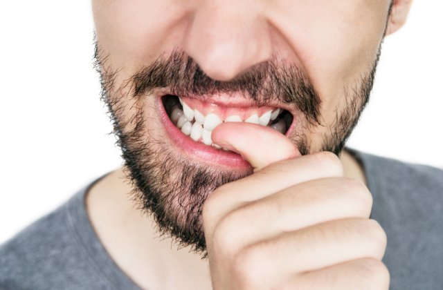 4 lucruri care se pot întâmpla dacă îți rozi unghiile