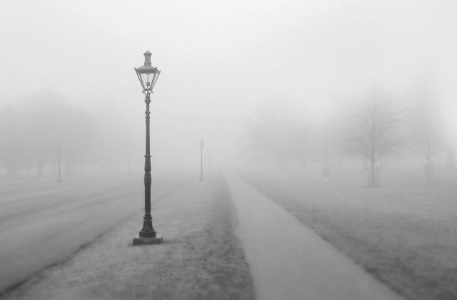 Infotrafic: Ceață densă și vizibilitate redusă pe mai multe drumuri din România