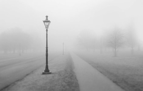 Infotrafic: Ceață densă și vizibilitate redusă pe mai multe drumuri din România