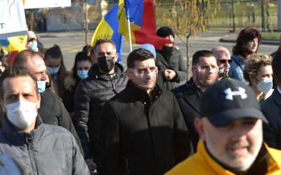 Parlamentarii AUR vor...
