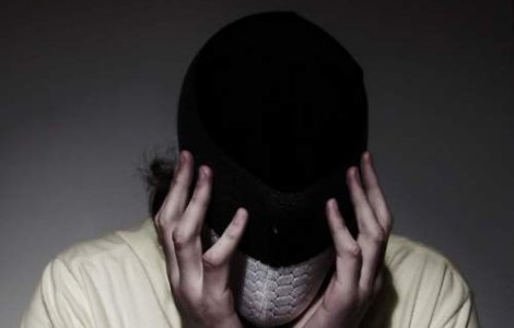  Video  I s-a topit fata dupa ce s-a electrocutat