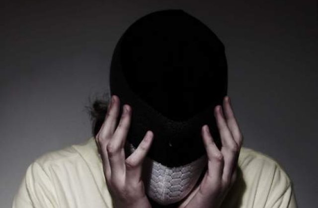 [VIDEO] I s-a topit fata dupa ce s-a electrocutat