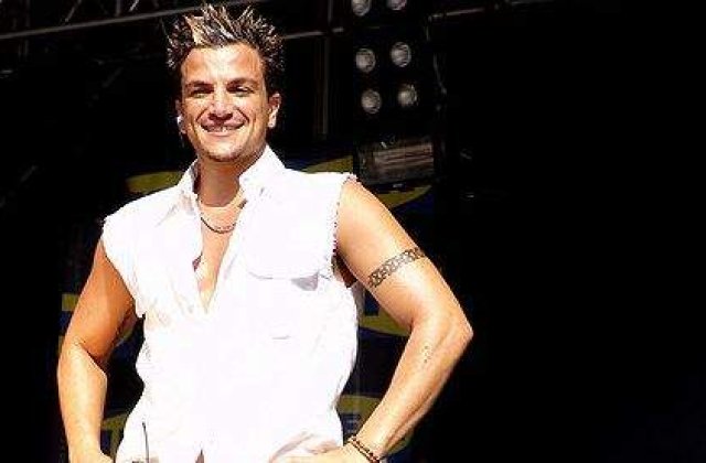 Peter Andre vrea sa lucreze cu Amy Winehouse