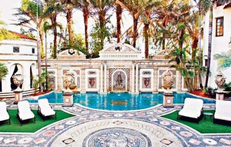 25 de milioane dolari pentru casa in care a fost asasinat Versace