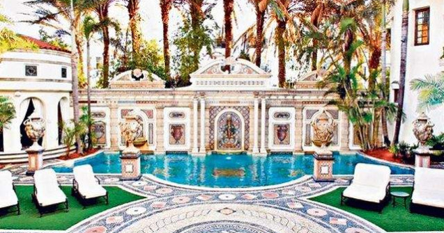 25 de milioane dolari pentru casa in care a fost asasinat Versace
