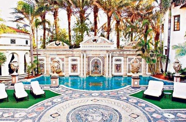 25 de milioane dolari pentru casa in care a fost asasinat Versace